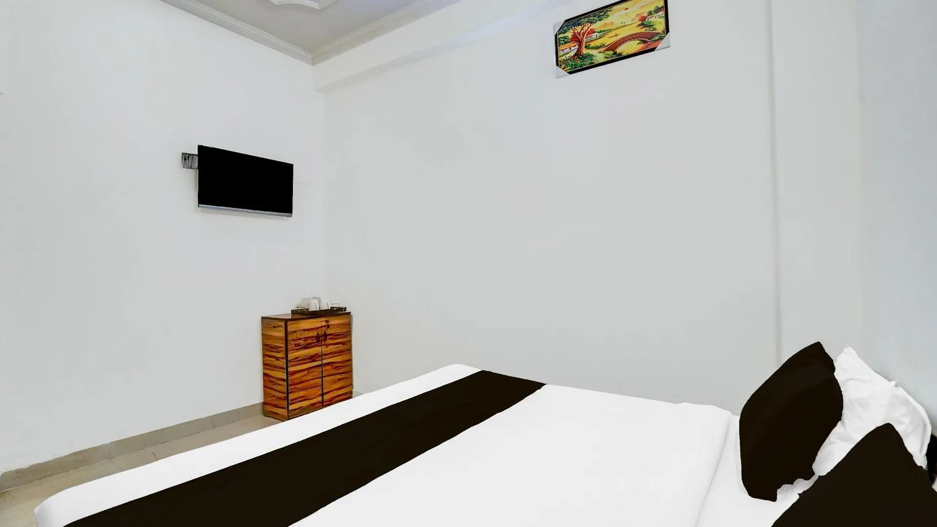 Hotel O Shilpgram Formerly Hotel Rk Palace آغْرا